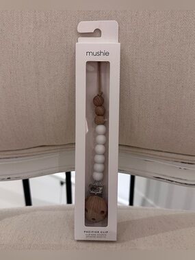 Mushie Silicone Pacifier Clip Eva White Silicone & Wood Beaded Pacifier Clip NWT